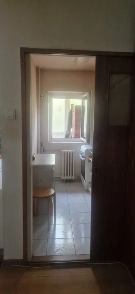 Tineretului - Inchiriez garsoniera et 4 vis a vis de Palatul Copiilor Tineretului, bl mixt. Sub pretul zonei. Necesita mica renovare de aceea si pretul mic. Persoana fizica.