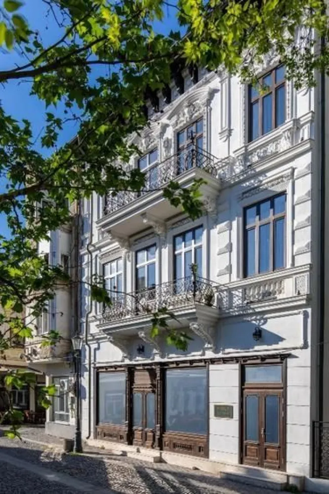Închiriere spațiu comercial – Centrul Vechi București, lângă Hanul lui Manuc