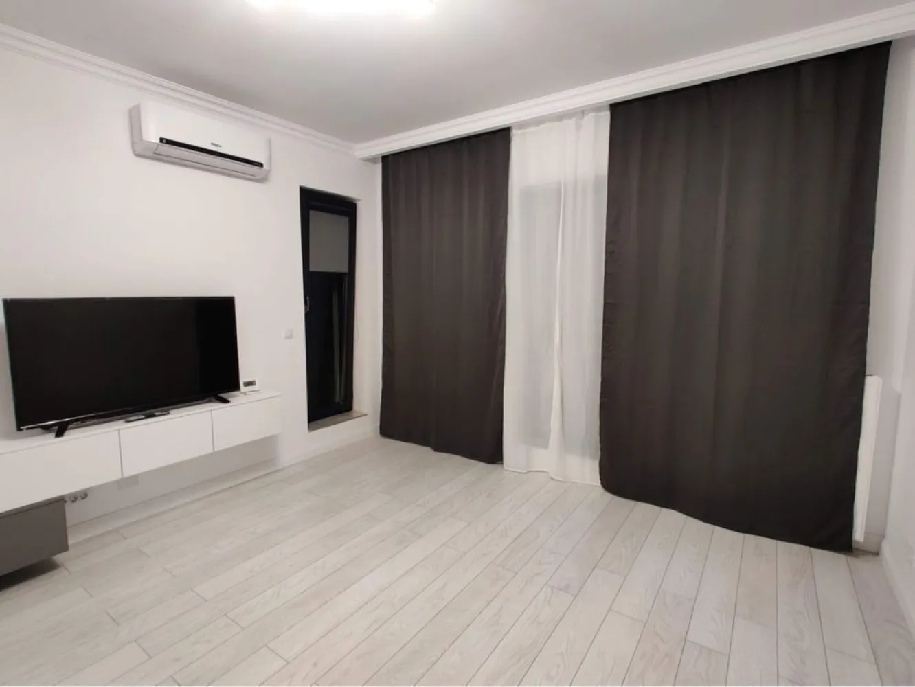 Inchiriez garsoniera Exigent Plaza 500€ Proprietar