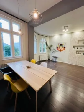 Apartament spațios și luminos într-o vilă interbelică – Budapesta / Tineretului