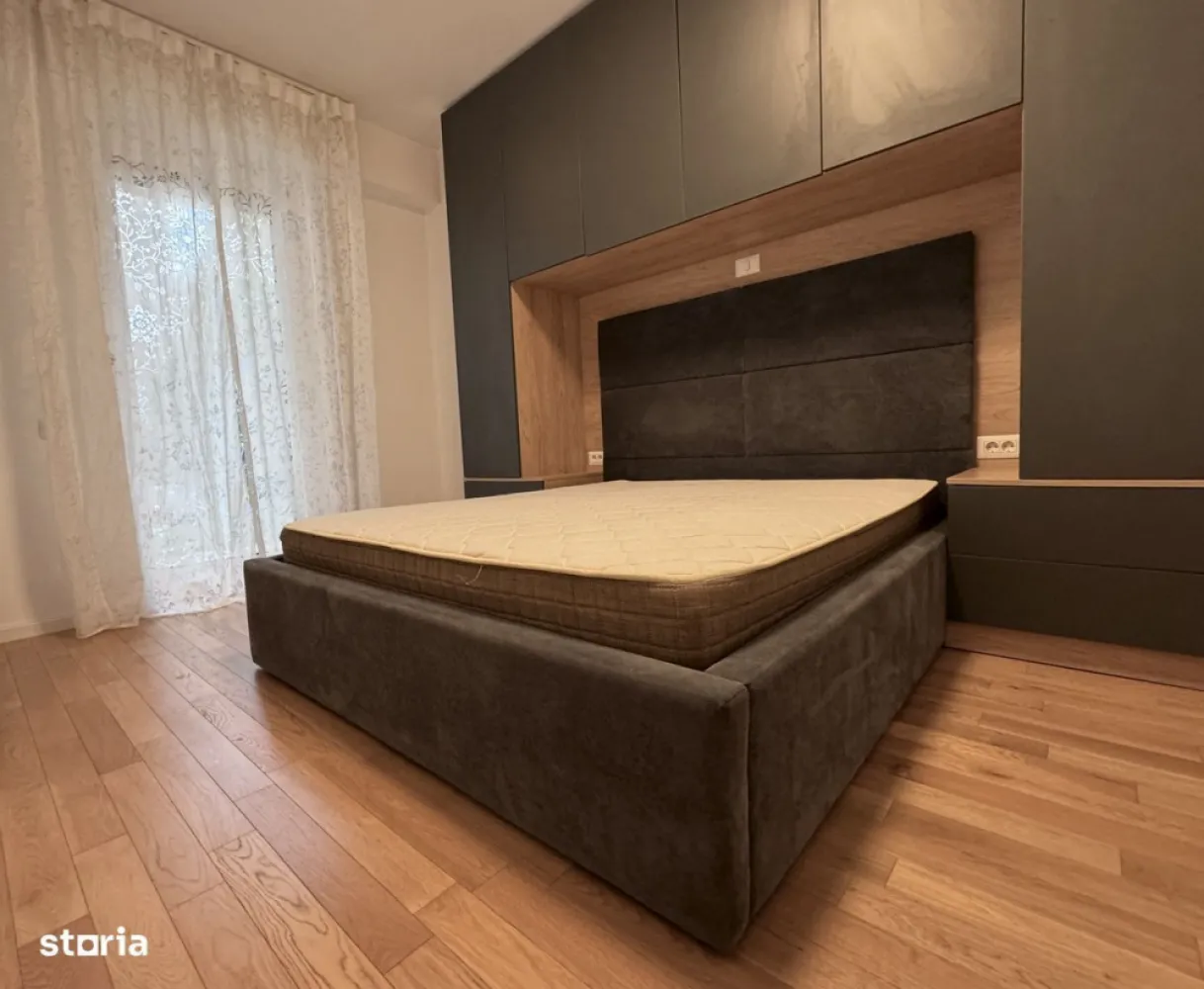 Apartament Dacia Eminescu Complex Boutique 3 camere 2 bai (Dir.prop) - Direct Proprietar. Apartament situat in complex rezidential boutique, locatie privilegiata situat pe o strada linistita situat intre Bd Dacia si Bd Stefan cel Mare.Complex Rezidential cu unicitate arhitecturala zona Eminescu/Daciei/Polona (strada Vasile Lascar nr 202). Suprata totala utila este de 70 mp. Dispune de 2 bai.Este complet mobilat si utilat lux. Apartamentul este situat la parter, cu vedere catre spatii verzi cu acces privat si beneficiaza de finisaje premium: - Obiecte sanitare Villerroy & Boch (Germania) - Marmura din Grecia - Ceramica Marazzi in zonele comune (Italia) - Tamplarie Aluminiu Cortizo (Spania) - Usi Lebo (Germania) - Baterii Grohe (Germania) - Parchet stejar (Slovenia) - Centrala proprie de apartamentPosibilitate loc de parcare private in complex.Posibilitate vizionari si seara sau in weekend.