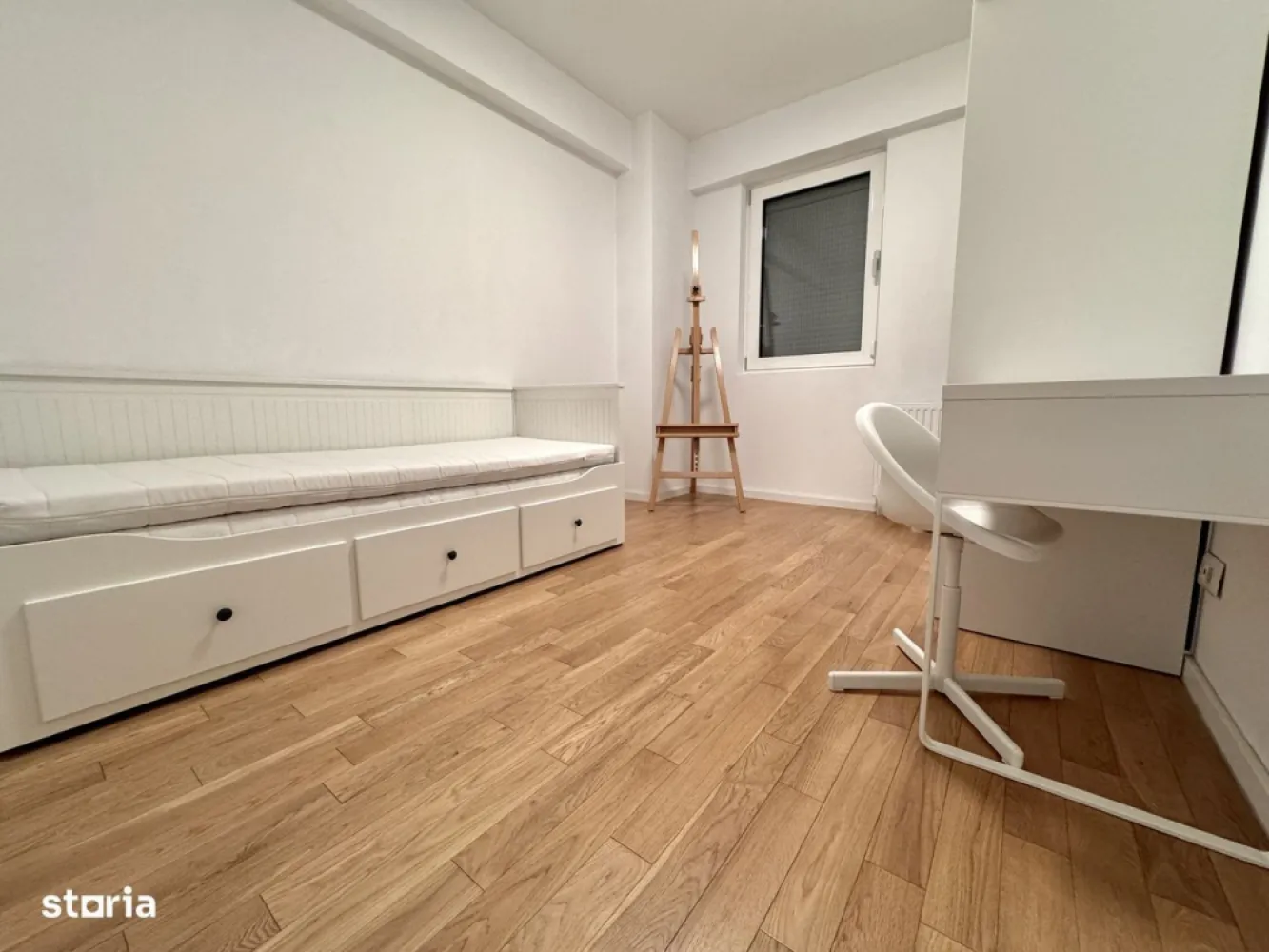 Apartament Dacia Eminescu Complex Boutique 3 camere 2 bai (Dir.prop) - Direct Proprietar. Apartament situat in complex rezidential boutique, locatie privilegiata situat pe o strada linistita situat intre Bd Dacia si Bd Stefan cel Mare.Complex Rezidential cu unicitate arhitecturala zona Eminescu/Daciei/Polona (strada Vasile Lascar nr 202). Suprata totala utila este de 70 mp. Dispune de 2 bai.Este complet mobilat si utilat lux. Apartamentul este situat la parter, cu vedere catre spatii verzi cu acces privat si beneficiaza de finisaje premium: - Obiecte sanitare Villerroy & Boch (Germania) - Marmura din Grecia - Ceramica Marazzi in zonele comune (Italia) - Tamplarie Aluminiu Cortizo (Spania) - Usi Lebo (Germania) - Baterii Grohe (Germania) - Parchet stejar (Slovenia) - Centrala proprie de apartamentPosibilitate loc de parcare private in complex.Posibilitate vizionari si seara sau in weekend.
