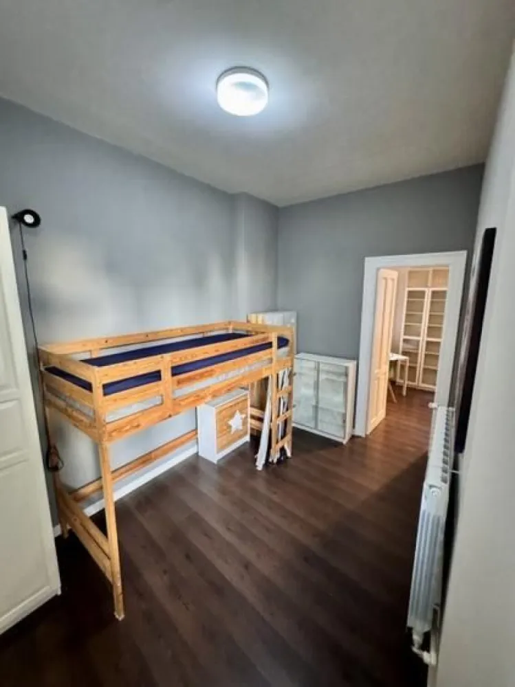 Apartament spațios și luminos într-o vilă interbelică – Budapesta / Tineretului