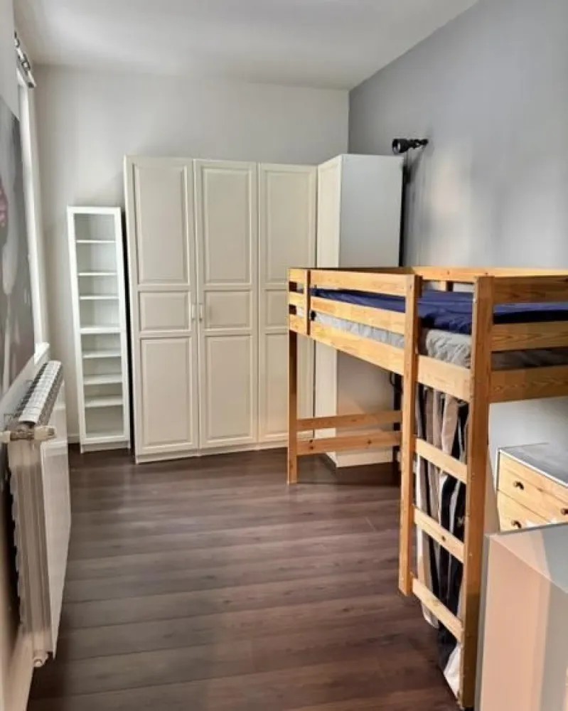 Apartament spațios și luminos într-o vilă interbelică – Budapesta / Tineretului
