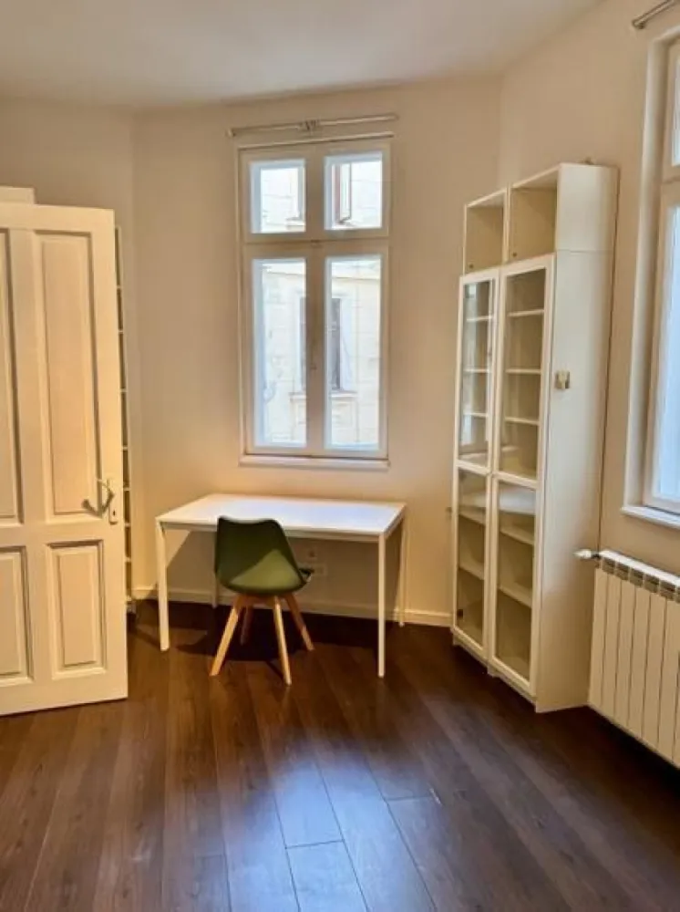 Apartament spațios și luminos într-o vilă interbelică – Budapesta / Tineretului