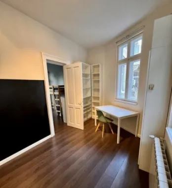 Apartament spațios și luminos într-o vilă interbelică – Budapesta / Tineretului