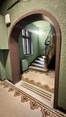 Apartament spațios și luminos într-o vilă interbelică – Budapesta / Tineretului
