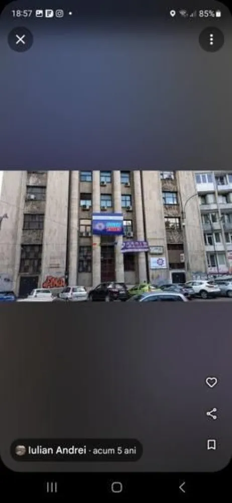 Ultracentral- spațiu birou, parter, Palatul UGIR - Spatiu exclusiv pentru birou/ reprezentanta firma, ultracentral- Palatul UGIR- de vanzare sau inchiriere. Camera are 25mp. Toaleta este la capatul coridorului. Paza non stop.