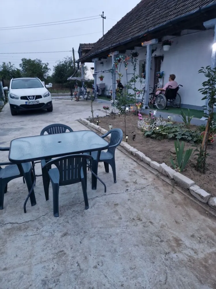 Vând casa Terebesti sau schimb - Vând casa Terebesti, pusa la punct ,214 metri pătrați si un total de 20 de arii s au schimb cu apartament ,et 2 maxim,exclus solidaritati