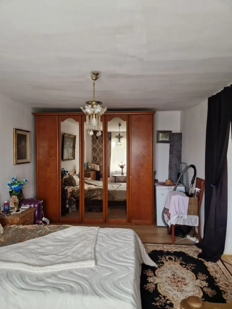Vând casa Terebesti sau schimb - Vând casa Terebesti, pusa la punct ,214 metri pătrați si un total de 20 de arii s au schimb cu apartament ,et 2 maxim,exclus solidaritati