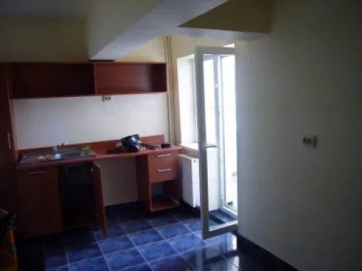 BRASADAS Inchirieriaza DUPLEX 5 camere BD. UNIRII