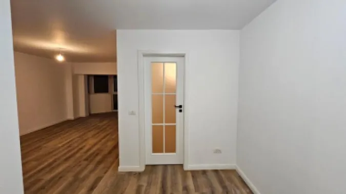 Inchiriez garsoniera nemobilata, Unirii, Goga, langa Camera de Comert, Inalta Cu