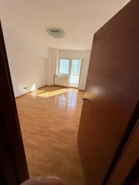 BRASADAS inchiriaza ap 3 cam birou/locuit - terasa - Unirii.