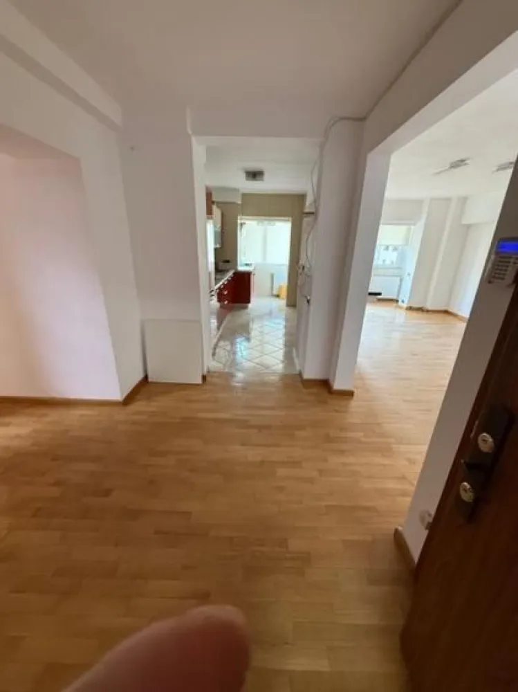 BRASADAS inchiriaza ap 3 cam birou/locuit - terasa - Unirii.