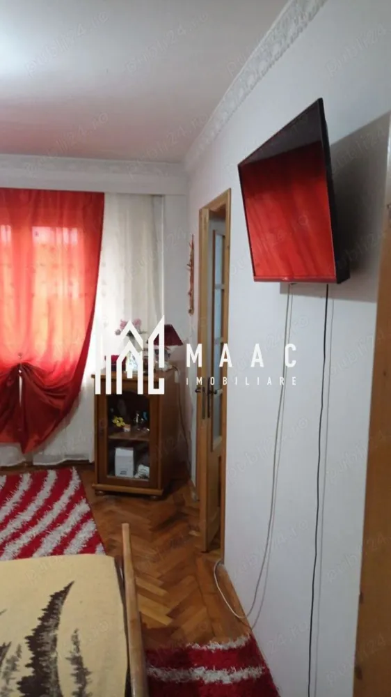 Apartament | 3 camere | Traian | Etaj 3 - Apartament cu 3 camere – Zonă Traian, locație liniștită MAAC Imobiliare vă propune spre vânzare un apartament cu 3 camere, situat într-o zonă liniștită, în cartierul Traian, ideal atât pentru locuit, cât și pentru investiție. Suprafață utilă: 60 mp Suprafață construită: 65 mp Etaj:3 Compartimentare:funcțională, bine organizată Finisaje:clasice Gigacalorimetru Locația este un mare avantaj, fiind în apropierea spitalului, a magazinelor și a diverselor spații cu activități comerciale și servicii, oferind acces rapid către punctele de interes ale orașului. Apartamentul este luminos, bine întreținut și oferă viitorilor proprietari posibilitatea de a-l personaliza în funcție de propriul stil. Avantaje: * Zonă liniștită, accesibilă * Etaj intermediar * Compartimentare eficientă * Aproape de spital, magazine și alte facilități * Ideal pentru familie sau investiție Pentru mai multe detalii și programarea unei vizionări, contactați MAAC Imobiliare. id: CP2783760 }}