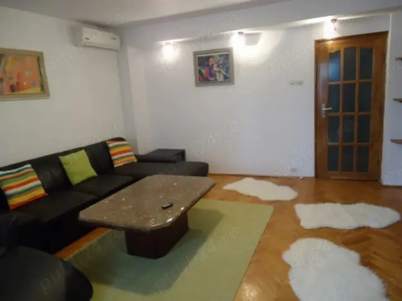 BRASADAS închiriază – Apartament 2 camere • Parcul Tineretului - BRASADAS închiriază – Apartament 2 camere • Parcul Tineretului / Delta Văcărești Locuință situată într-o zonă liniștită, aproape de Parcul Tineretului, Delta Văcărești și Sun Plaza, cu acces rapid la Metrou Piața Sudului. Apartamentul este amplasat la etajul 3/4, într-un imobil finalizat în 1988. Îmbunătățiri & dotări: ✔ Geamuri termopan ✔ Gresie, faianță ✔ Parchet din lemn natural ✔ Centrală proprie ✔ Aer condiționat ✔ Balcon închis cu 2 dulapuri masive ✔ Loc de parcare rezervat Ideal pentru rezidență, într-o zonă verde, curată și bine conectată. 📞 DETALII: 0745964492 – ALEX 🌐 www.brasadas.com