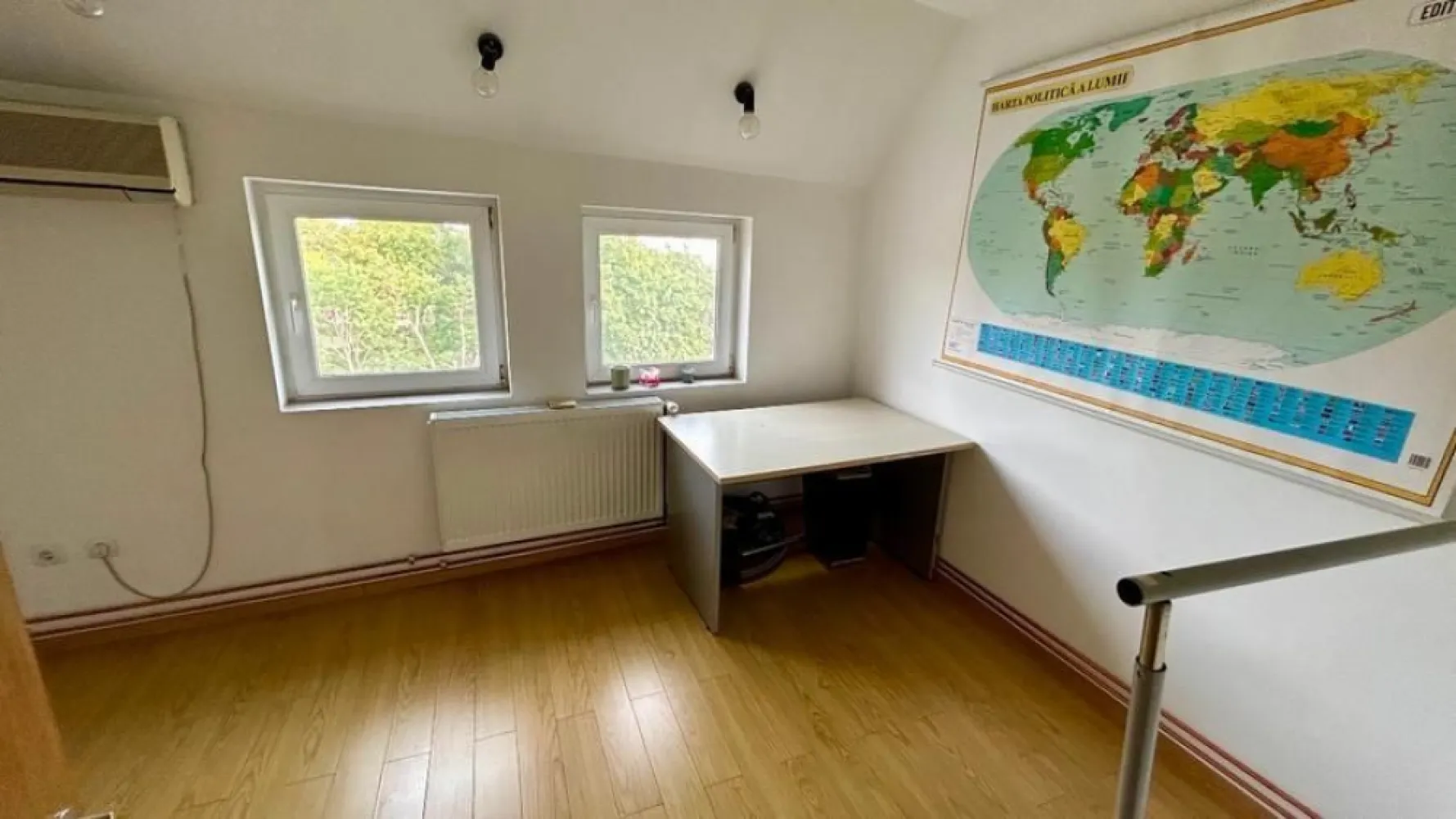 BRASADAS vinde ap 2 cam Dorobanti pe Radu Beller. - Agentia Imobiliara BRASADAS vinde apartament 2 camere, 42 mp in Dorobanti, Str. Radu Beller, etaj 4 din 4, mansarda inalta, stradal, vedere dubla, semidecomandat. Dotat si utilat complet, mobilier modern, renovat integral in 2021, schimbat gresie, faianta, parchet, usi interior, montat centrala termica pe gaz, refacut instalatiile termice (cupru) si apa (toate tevile noi), corpuri de iluminat. Are AC (Panasonic, revizie facuta), frigider (2024), cuptor (2023), plita vitroceramica (2021), masina de spalat (2025). Acoperisul a fost renovat in 2023. Este un apartament boem cu vedere pe fata spre Parcul Floreasca, pe spate Televiziunea Romana, foarte aproape de parcul Floreasca (in fata vilei), Lacul Floreasca, Sala Floreasca, Piata Dorobanti, cartierul Primaverii. Cladirea din 1949 nu este pe lista cu risc seismic, conform actelor a fost locuinta unifamiliala a unui cuplu. www.brasadas.com.