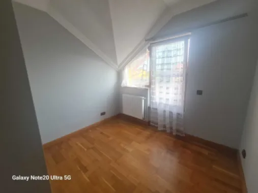 BRASADAS vinde casă 4 cam 3.15 ari zona L Blaga.