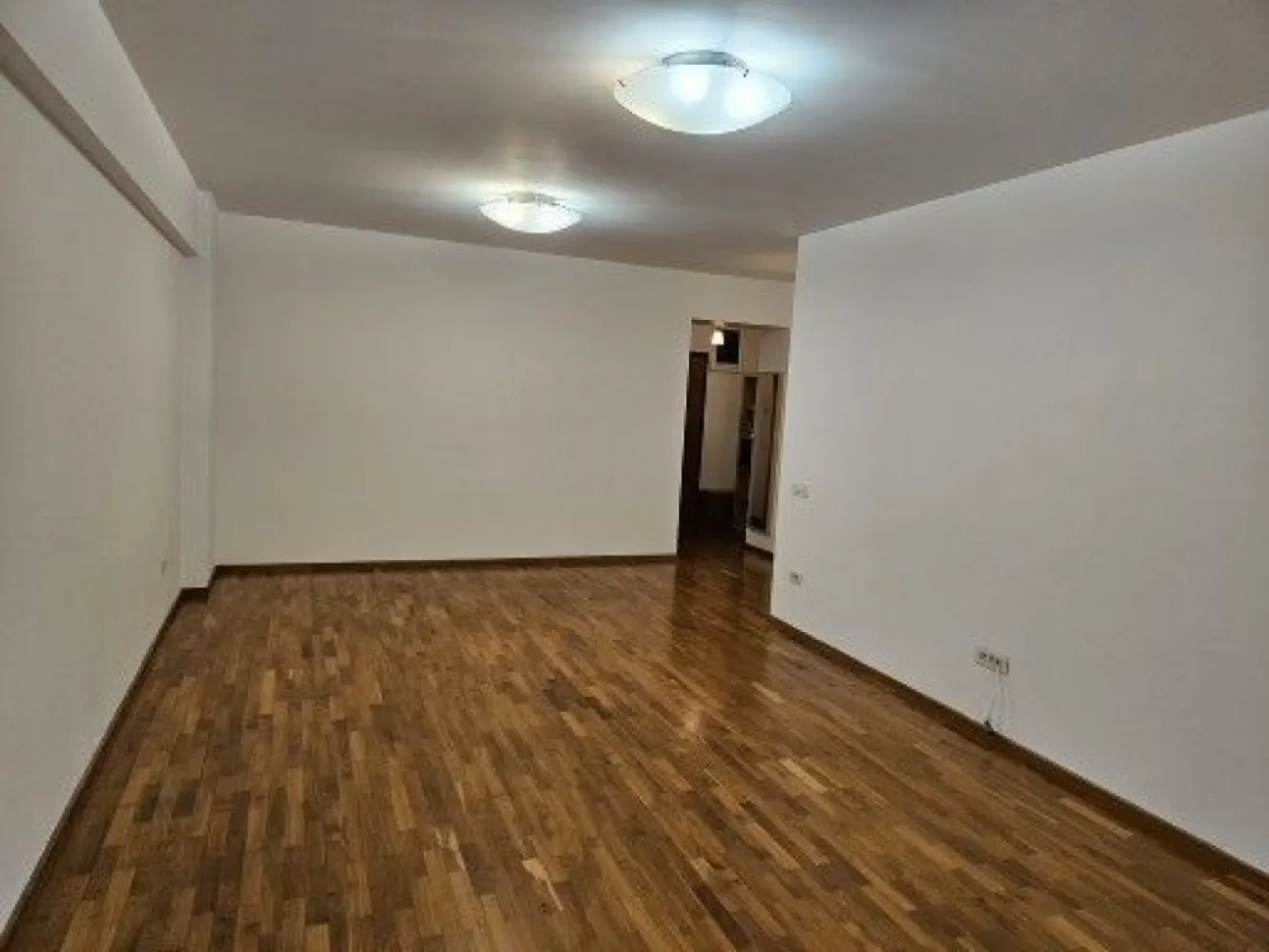 BRASADAS vinde ap 2 cam Herastrau - Agentia Imobiliara BRASADAS vinde apartament cu doua camere in zona Soseaua Nordului, etaj 4/6. Suprafata utila 64mp +16mp balcon. Gresie, faianta, parchet, temopan, masina de spalat rufe, aer conditionat, bucataria mobilata, frigider. www.brasadas.com.