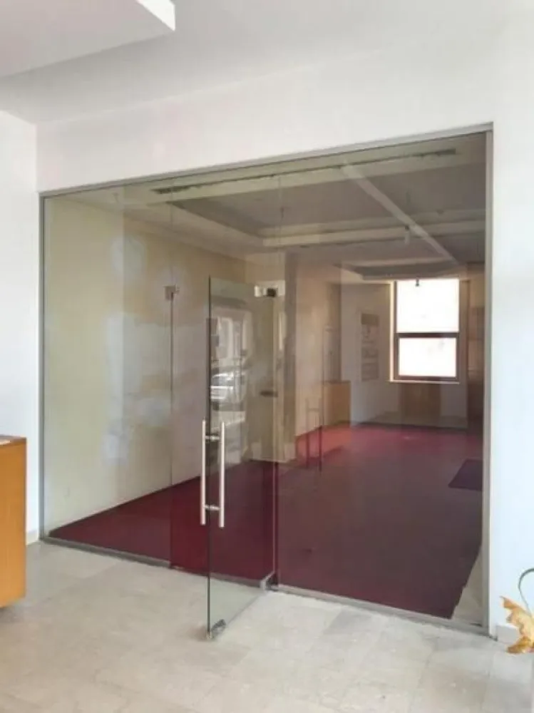 BRASADAS vinde Cladire de Birouri Inchiriat in Zona Unirii. - Agenția imobiliara BRASADAS vinde Cladire de Birouri tip S+P+5E in zona UNIRII. Suprafata Construita: 2.200 mp Suprafata Utila Etaj: 1.650 mp Suprafata Utila Total: 1.900 mp Cladirea a fost construita in Anul 1998 si are torte spatially inchiriate. - Securitate 24/7 - &Icirc;ncălzire și răcire - Video - Lift - Statia de metrou la 2 minute (Dimitrie Cantemir). www.brasadas.com.