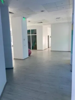 BRASADAS vinde Cladire de Birouri Inchiriat in Zona Unirii.