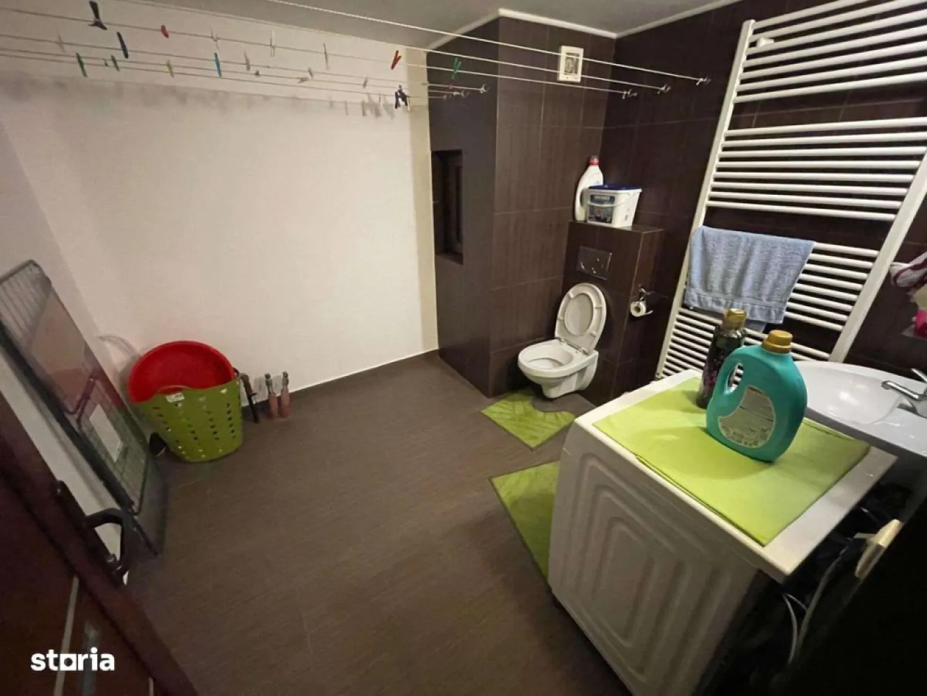 BRASADAS vinde casa in zona stadionului Olimpia. - Agentia Imobiliara BRASADAS vinde casa tip P+2+M in zona stadion Olimpia, ideală pentru o familie sau ca investiție imobiliară!Se vinde complet mobilat + utilat.Casa este compusă din: Parter: Garaj electric + 1 camera + 1 baie + 1 hol mare + 1 hol mic. Etajul 1: Living + Baie + Bucătărie + Dining + Debara Etajul 2: Baie + 3 camere / dormitoare (1 cu balcon) + HolCurte din spate: loc de stat relaxat departe de gălăgie + zona de grătar + încăpere pentru depozitareÎncălzire pe centrala + încălzire pardoseala (etajul 1)Geamuri / uși termopane Rehau, porți electrice, camere video in fata clădirii si in spatele clădirii, jaluzele electrice, interfon video, senzori de mișcare. Posibilitate de a construi alte încăperi / camere la mansarda. Casa a fost complet renovata in anul 2015. Www.brasadas.com.