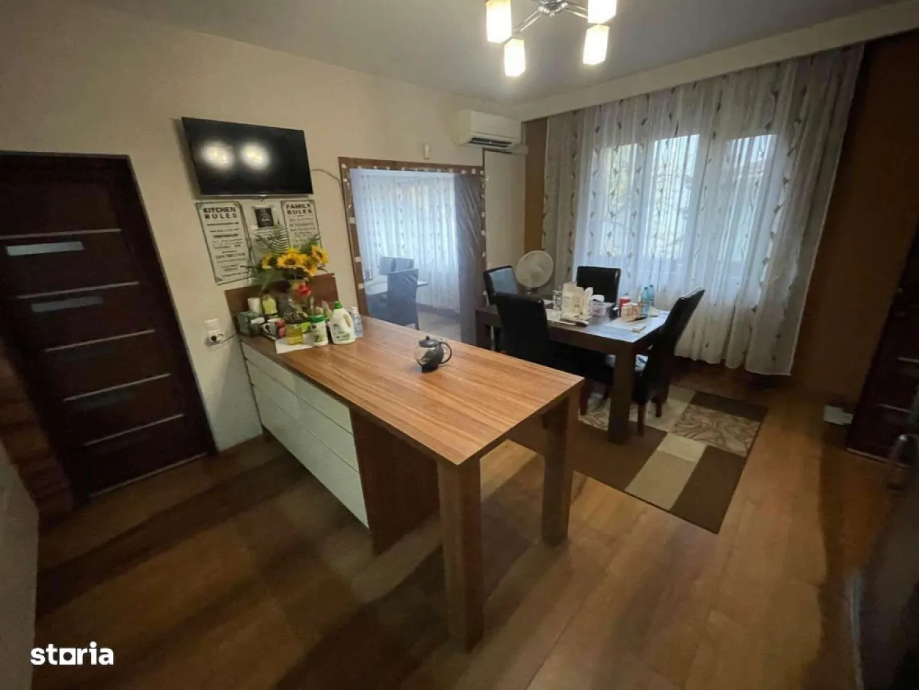 BRASADAS vinde casa in zona stadionului Olimpia. - Agentia Imobiliara BRASADAS vinde casa tip P+2+M in zona stadion Olimpia, ideală pentru o familie sau ca investiție imobiliară!Se vinde complet mobilat + utilat.Casa este compusă din: Parter: Garaj electric + 1 camera + 1 baie + 1 hol mare + 1 hol mic. Etajul 1: Living + Baie + Bucătărie + Dining + Debara Etajul 2: Baie + 3 camere / dormitoare (1 cu balcon) + HolCurte din spate: loc de stat relaxat departe de gălăgie + zona de grătar + încăpere pentru depozitareÎncălzire pe centrala + încălzire pardoseala (etajul 1)Geamuri / uși termopane Rehau, porți electrice, camere video in fata clădirii si in spatele clădirii, jaluzele electrice, interfon video, senzori de mișcare. Posibilitate de a construi alte încăperi / camere la mansarda. Casa a fost complet renovata in anul 2015. Www.brasadas.com.