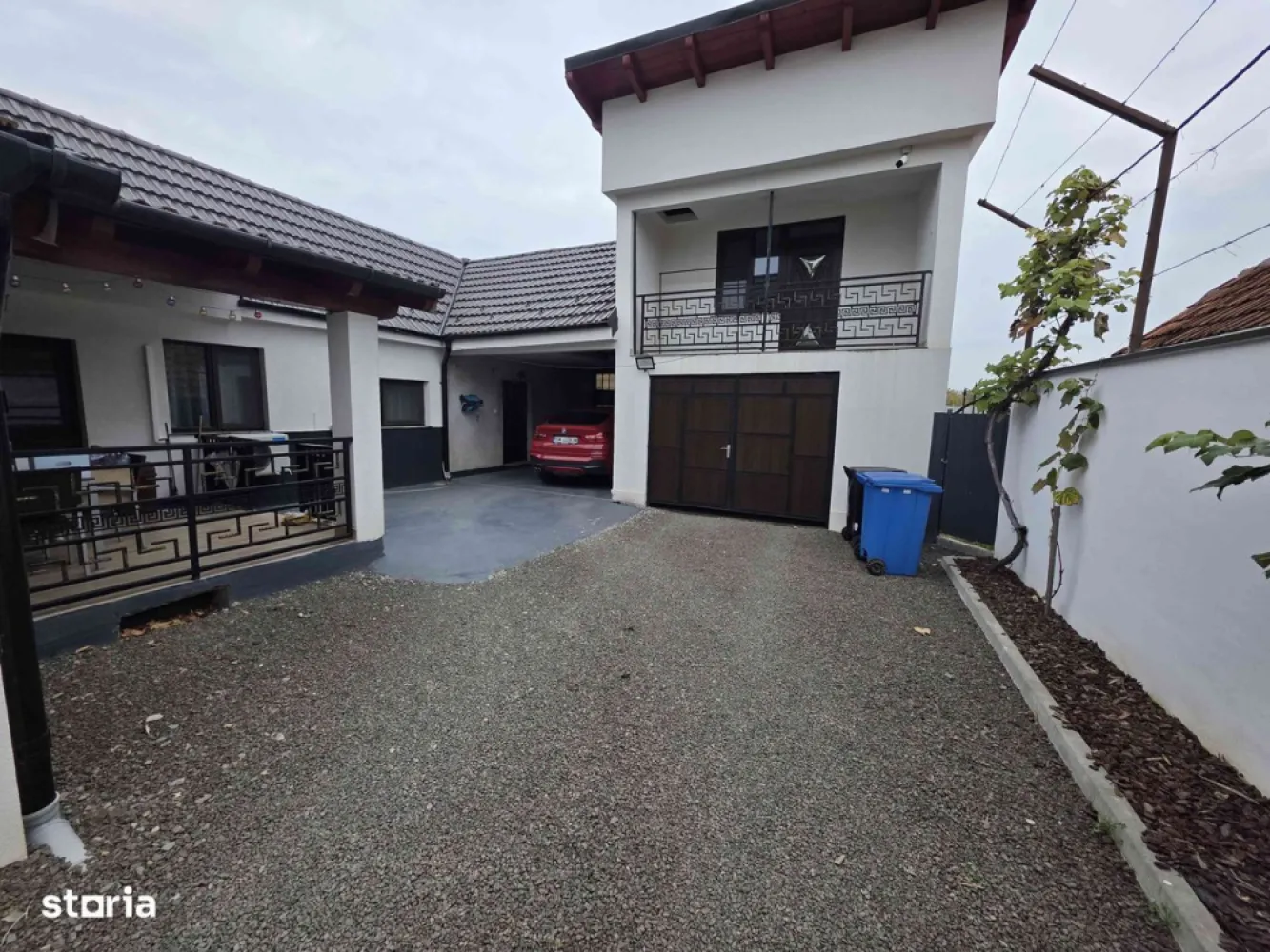 BRASADAS vinde casa in BOTIZ. - Agentia Imobiliara BRASADAS vinde casa in comuna Botiz la 2 km de oras, cu scoala , magazin alimentar , farmacie la 2 min , cu 3 locuri de parcare in fata casei , 2 garaje , terasa privata , gradina 5 arii ,full dotata si utilata , incalzire cu microcentrala , 3 dormitoare , 2 bai, living maree, bucatarie maree, aer conditionat,semineu, beci , sisteme video , alarma cu senzori de miscare ,garaj cu etaj, anexe etc. www.brasadas.com.