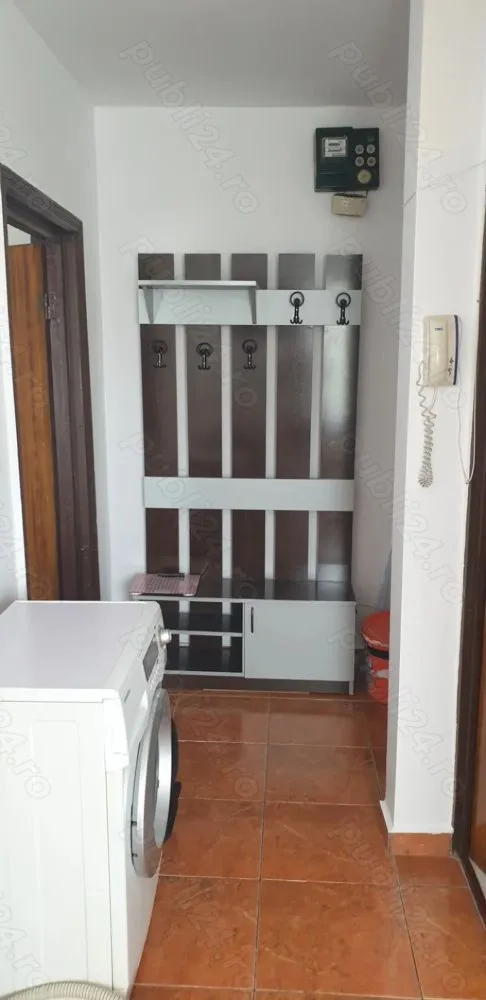 BRASADAS închiriază garsoniera 4/4 Metrou Dristor Park Lake. - Agenția imobiliara BRASADAS închiriază garsoniera la Dristor - Park Lake, 6 minute metrou, parchet, greie, faianta, usa metalica, mobilata si utilata complet, AC, renovata recent, etaj 4/4. Foarte aproape de Mall Park Lake. www.brasadas.com.