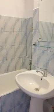 BRASADAS închiriază garsoniera 4/4 Metrou Dristor Park Lake.