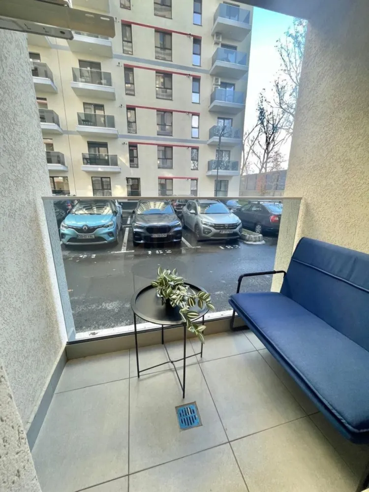 BRASADAS vinde garsoniera din 2025 la PARTER în EXIGENT 5. - Agenția imobiliara BRASADAS vinde garsonieră din 2025 situata la PARTER în EXIGENT faza 5. Garsoniera este MOBILATA si UTILATA asa cum se vede in poze si nu a fost inca locuita. Este situata la 10 minute de statia de Metou LUJERULUI. În apropiere toate mijloacele de transport in comun, supermarketuri si 2 hipermarketuri, Parcul LINIEI, Politehnica, ... Se accepta și plata cu credit bancar. Pentru mai multe detalii, sunați la nr. 0721447297. www.brasadas.com.