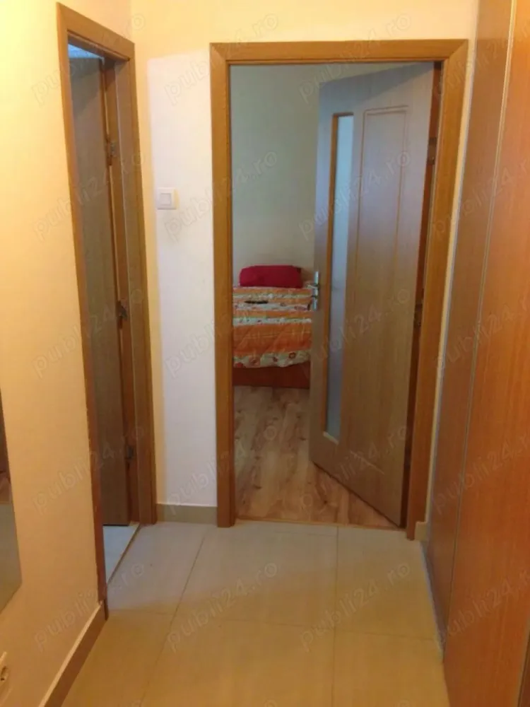 Vand garsoniera confort 1, Brancoveanu, vis-a-vis de spitalul Budimex - Garsonieră confort 1 de vânzare 33,19 mp utili, decomandata, compartimentare avantajoasă, spatioasa, situată într-un bloc bine întreținut si linistit. Compartimentare: Hol generos cu dressing 5,72 mp Bucătărie separată 5,06 mp Baie cu geam mare si cadă 4,42 mp Cameră mare 18 mp Avantaje: Compartimentare eficientă, cu bucătărie separată Ideală pentru locuit sau investiție (închiriere rapidă 300Euro pretul zonei sau afacere Airbnb - spitalul Budimex) Zonă liniștită, aproape de mijloace de transport și facilități urbane Parc si metrou aproape Spitalul Budimex vis-a-vis Anvelopata Loc de parcare platit in fata blocului Preț: 68.000 negociabil