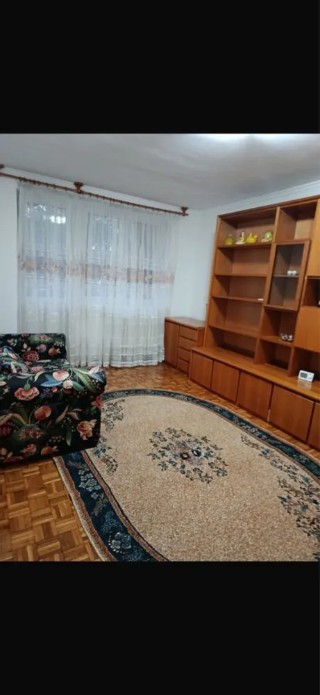 BRASADAS închiriază ap cam etaj 3/4 LIDL Careiului. - Agenția imobiliara BRASADAS închiriază apartament în Satu Mare, Aleea Prahovei, compus din 2 camere, bucătărie, baie, balcon, hol și debara. Apartamentul este situat la etajul 3/4. www.brasadas.com.