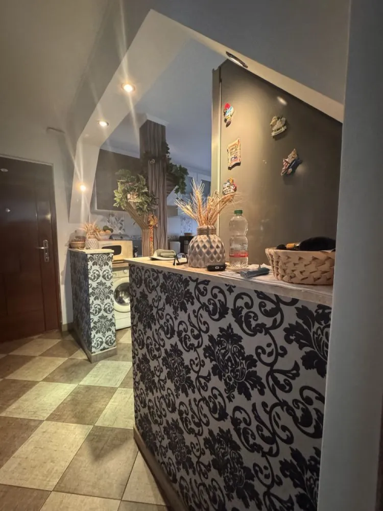 BRASADAS vinde ap 2 cam etaj 4/4 în M16. - Agenția imobiliara BRASADAS vinde apartament situat la etajul 4, compus din 2 camere semidecomandate, balcon, bucătărie și baie. Locuința este gata de mutat, îngrijită și luminoasă. Dotat cu 2 aparate de aer condiționat (în fiecare cameră) Compartimentare practică și confortabilă Bloc curat, zonă liniștită, aproape de magazine, școli și transport Acoperiș făcut www.brasadas.com.