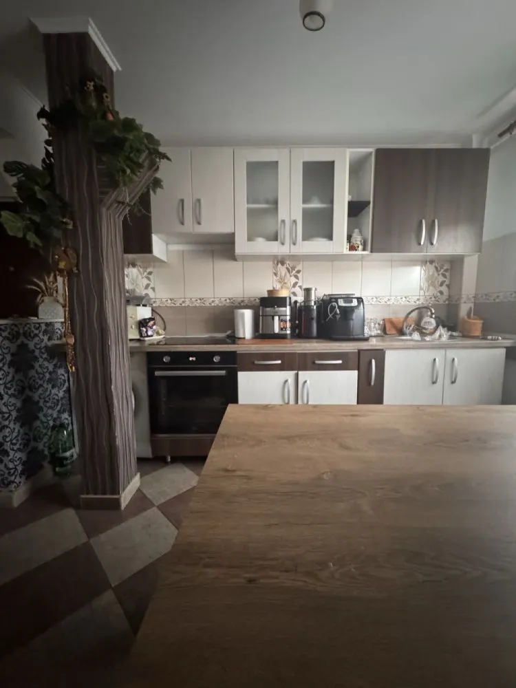 BRASADAS vinde ap 2 cam etaj 4/4 în M16.