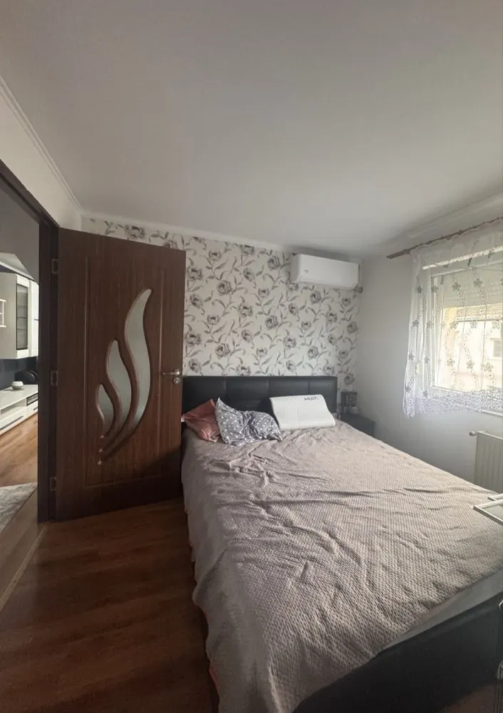 BRASADAS vinde ap 2 cam etaj 4/4 în M16.