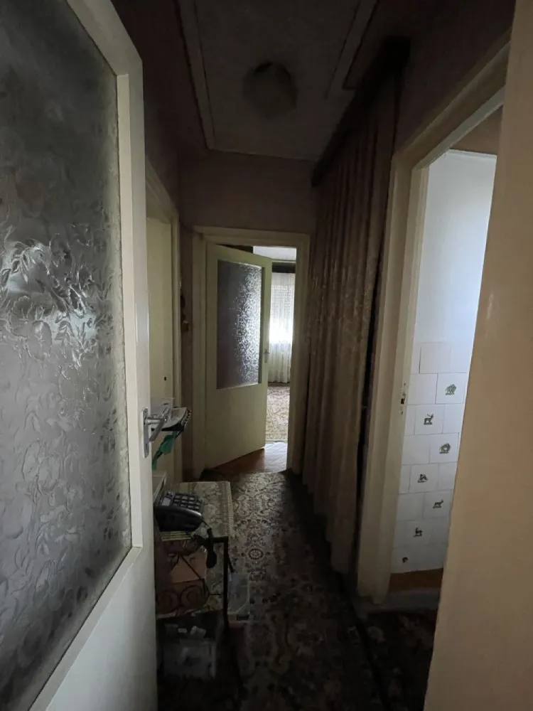 BRASADAS vinde ap 2 cam Micro 15. - Agenția imobiliara BRASADAS vinde apartament strada arinului situat la etajul 2/4, bloc de cărămidă, 45 mp, 2 camere, semidecomandat, necesită renovări