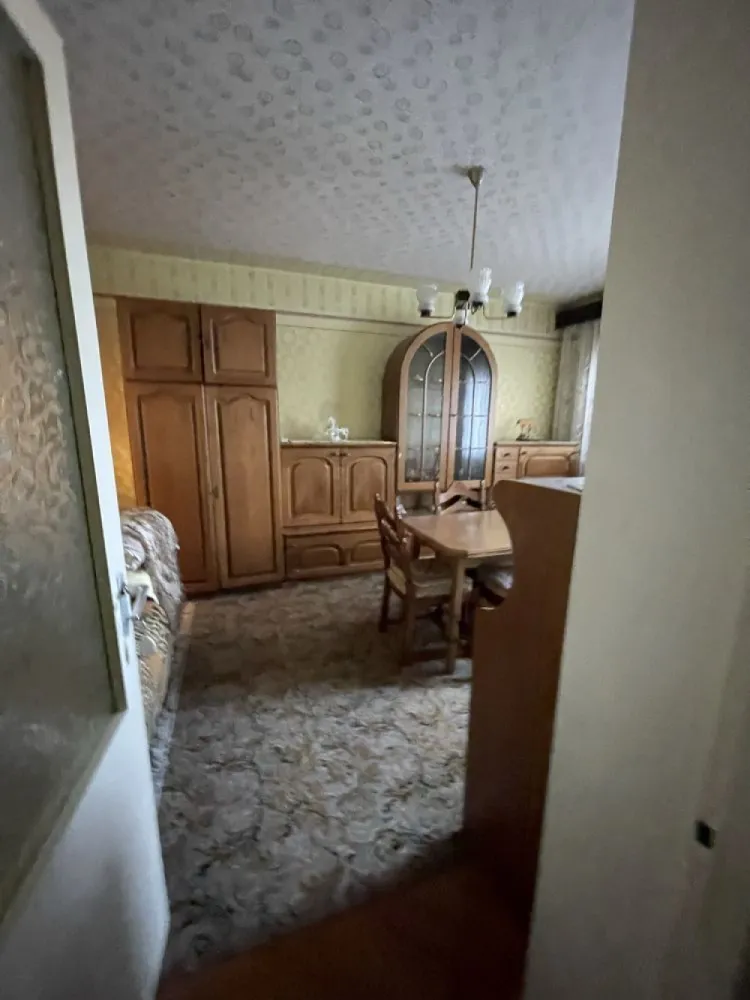BRASADAS vinde ap 2 cam Micro 15. - Agenția imobiliara BRASADAS vinde apartament strada arinului situat la etajul 2/4, bloc de cărămidă, 45 mp, 2 camere, semidecomandat, necesită renovări