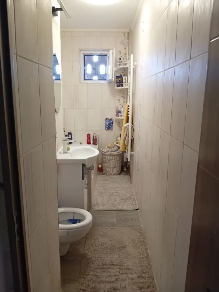 BRASADAS vinde ap 2 cam in 14 Mai etajul 3. - Agenția imobiliara BRASADAS vinde apartament cu 2 camere in 14 mai la etajul 3. Apartamentul a fost renovat de un an are termopane jaluzele plasa de tantari parchet nou. www.brasadas.com.
