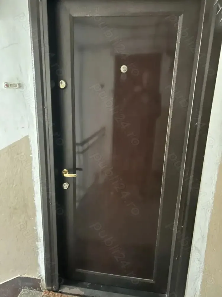 BRASADAS vinde ap 2 cam CARAMIDA etaj 4/4 Solidarității. - Agenția imobiliara BRASADAS vinde apartament cu 2 camere, bloc din caramida, cu termoizolatie, confort unu, etaj 4, cu acoperis, semidecomandat, geamuri termopan, centrala termica, baie cu gresie si faianta, parchet din lemn, usa de intrare metalica, boxa uscata in subsol, complet mobilat, situat pe strada Rodnei in spate la magazinul Profi, langa biserica Greco Catolica( la 200 m de magazinul LIDL). www.brasadas.com.