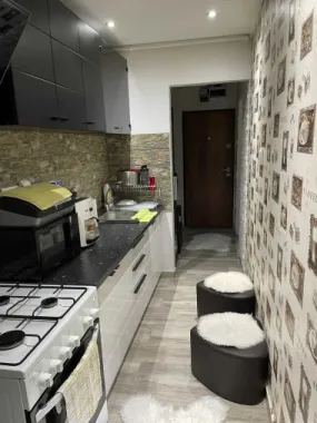 Apartament 2 cam etaj 3/4 in Carpati 1.