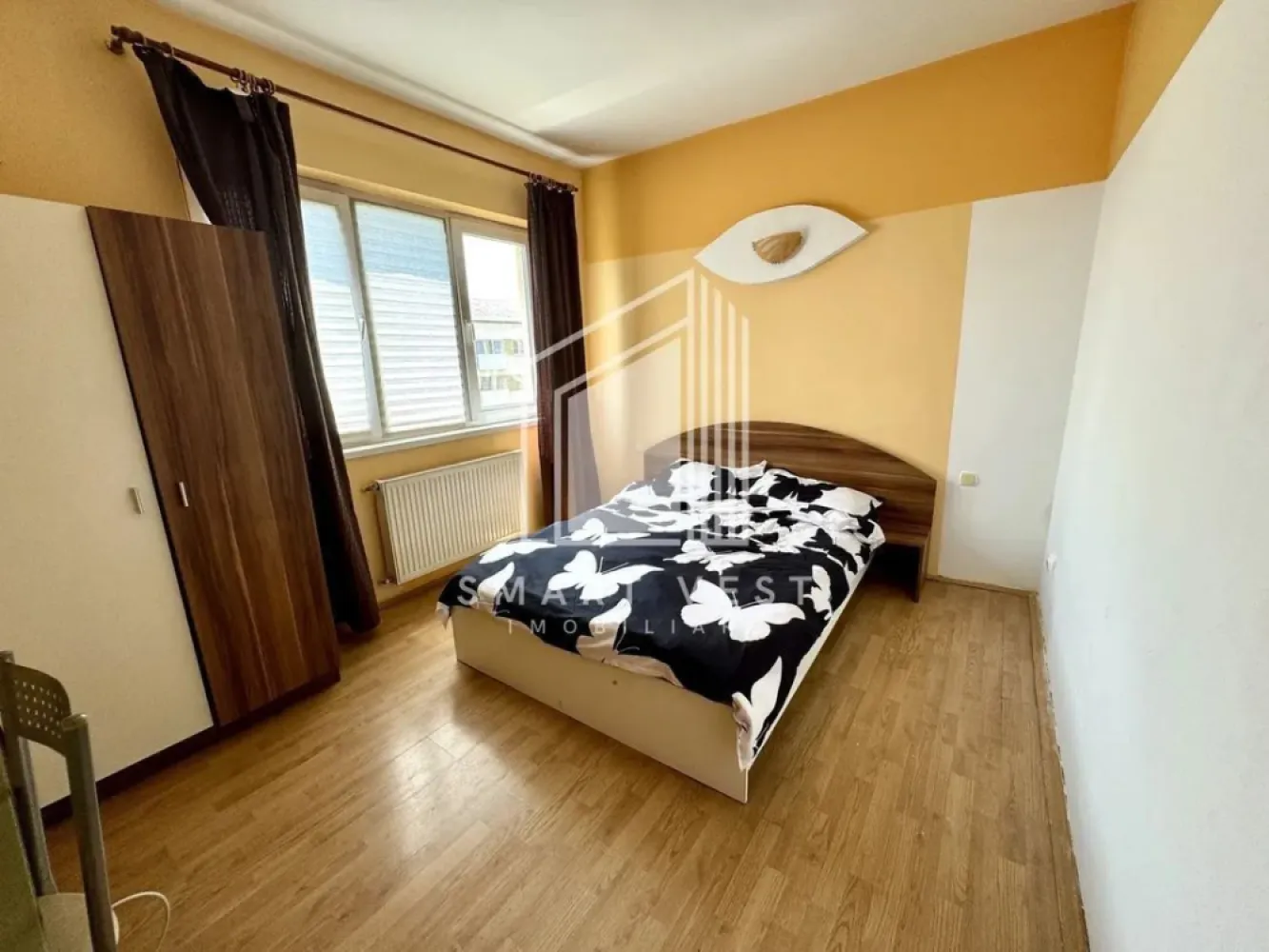 BRASADAS vinde ap 2 cam 4/4 Central - Agenția imobiliara BRASADAS vinde apartament 2 camere Centru Bloc de cărămidă, Curte cu parcare, Bloc reabilitat complet, etaj 4 cu pod ,acoperiș,cetarne noi, balcon mare cu vedere spre bulevard, instalații noi,centrală, calorifere, termopane, mobilat, interfon! Potrivit pentru investite s au locuit. www.brasadas.com.