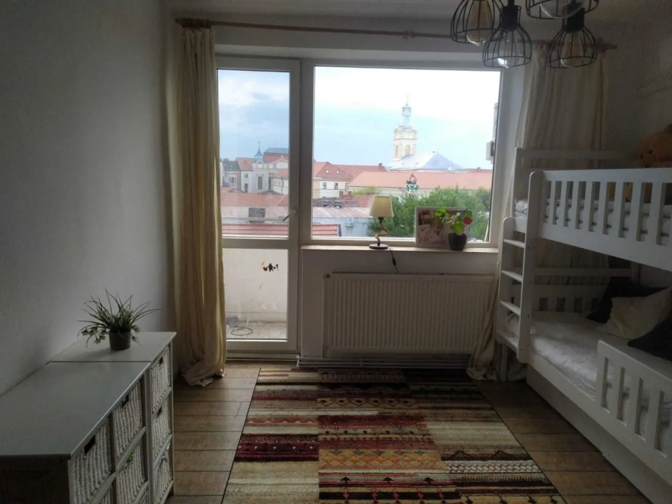 BRASADAS vinde ap ultracentral cu 3 camere.