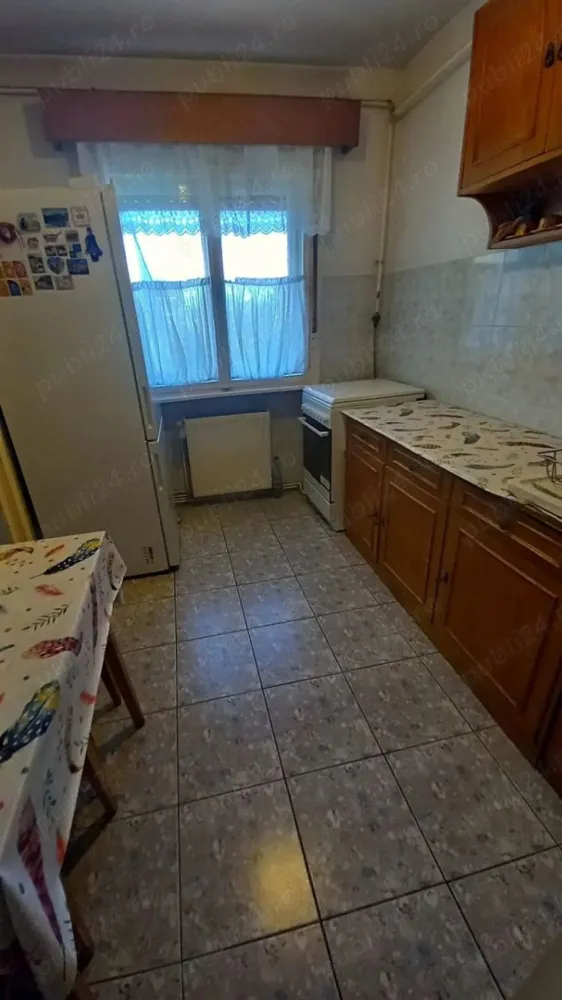 BRASADAS vinde ap 3 cam 4/4 Micro 15. - Agenția imobiliara BRASADAS vinde apartament cu 3 camere Micro 15 etajul 4, pe strada Careiului. Apartamentul are 63,86 mp, din caramida. Compus din 3 camere, baie, bucătărie, 2 holuri, 2 debareuri, balcon, pivnița, cu centrală proprie noua. Se vinde mobilat parțial sau nemobilat . www.brasadas.com.
