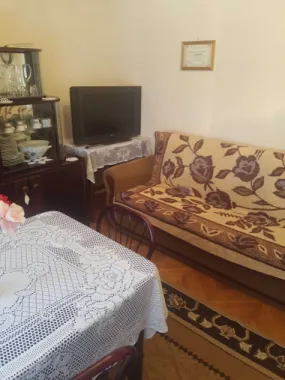 BRASADAS vinde ap 3 cam Carpati 2, la parter.