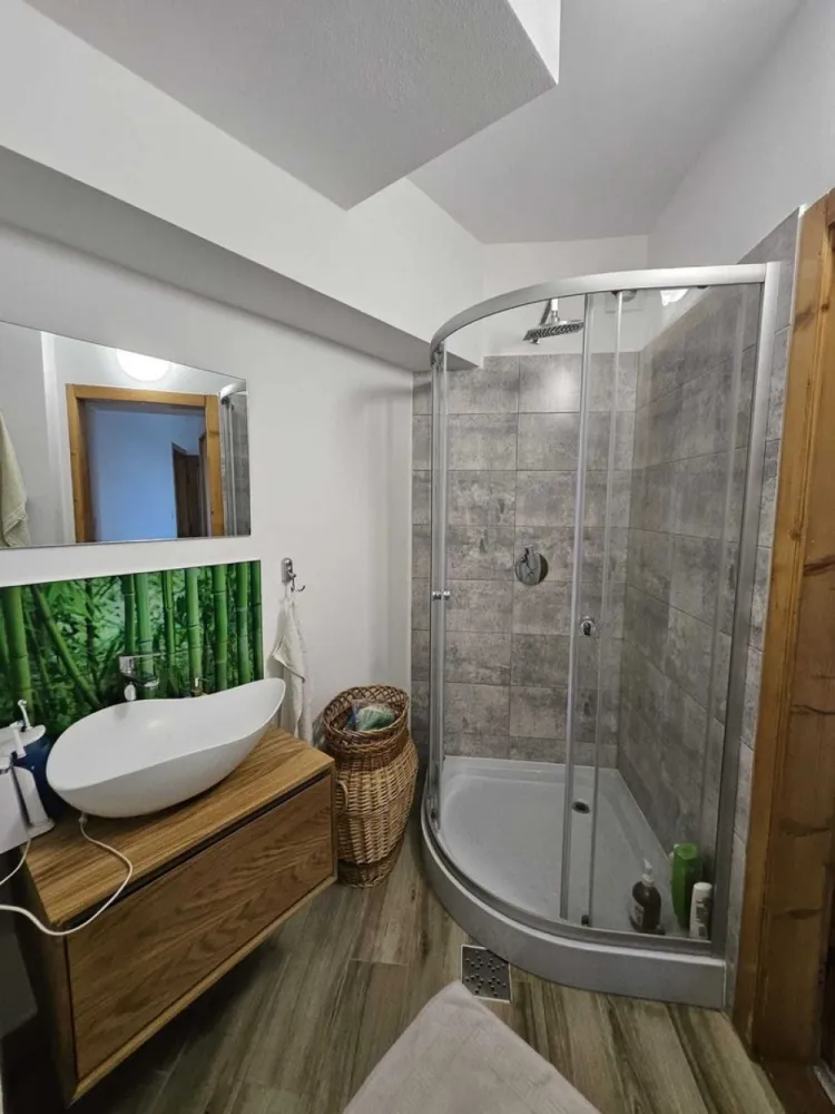 APARTAMENT 5 CAMERE 120000 euro negociabil - Vand apartament 5 camere decomandat suprafata 112.2 mp zona Lucian Blaga etajul 2
