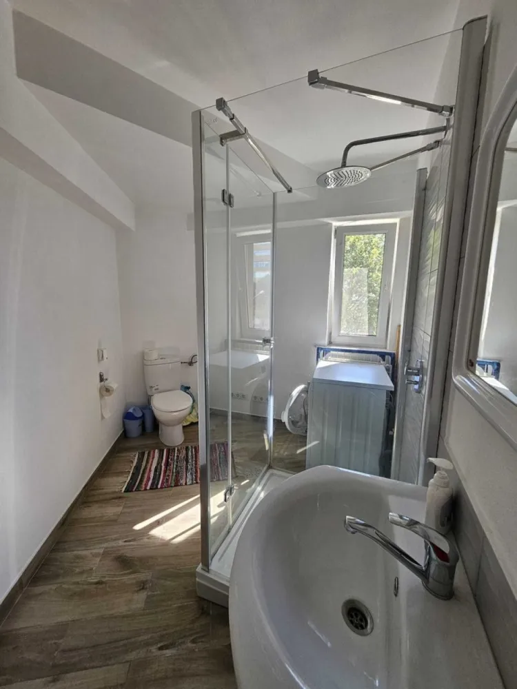 APARTAMENT 5 CAMERE 120000 euro negociabil - Vand apartament 5 camere decomandat suprafata 112.2 mp zona Lucian Blaga etajul 2