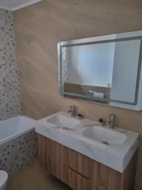 BRASADAS vinde ap 3 cam 4/4 CENTRAL 110mp RENOVAT cu garaj.
