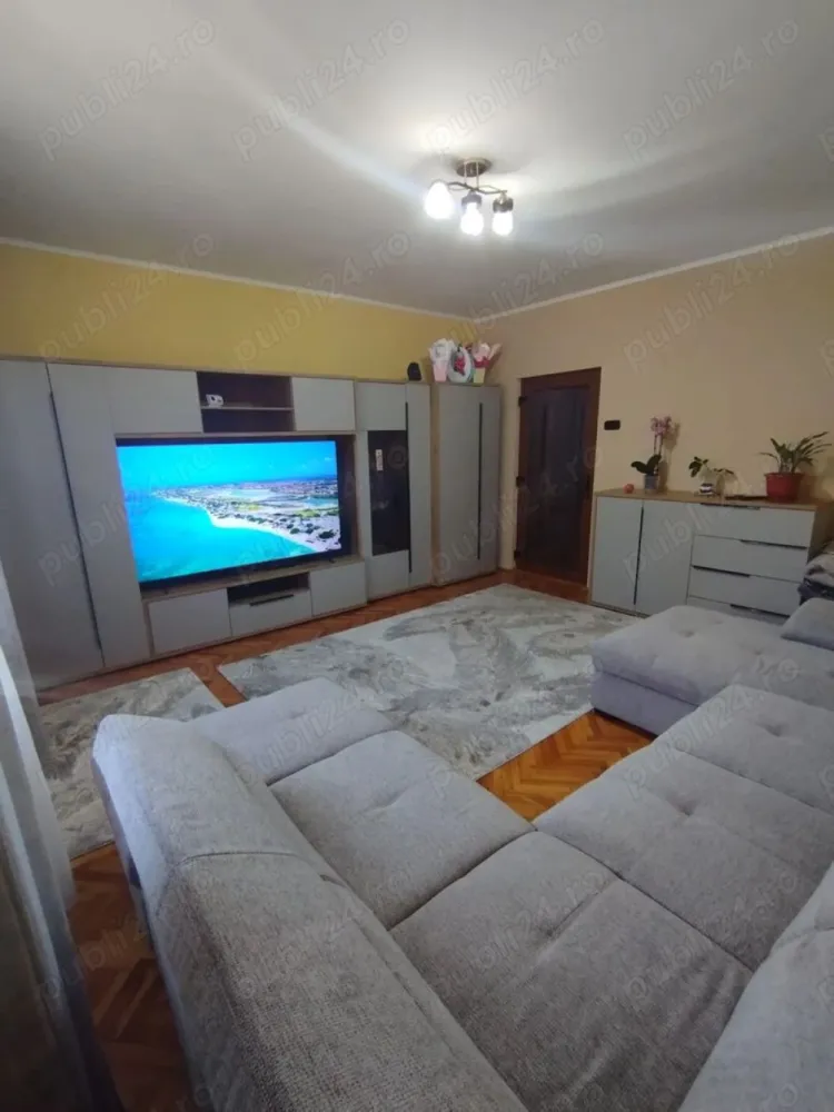 Vând casă 3 camere zona Lidl 14 Mai