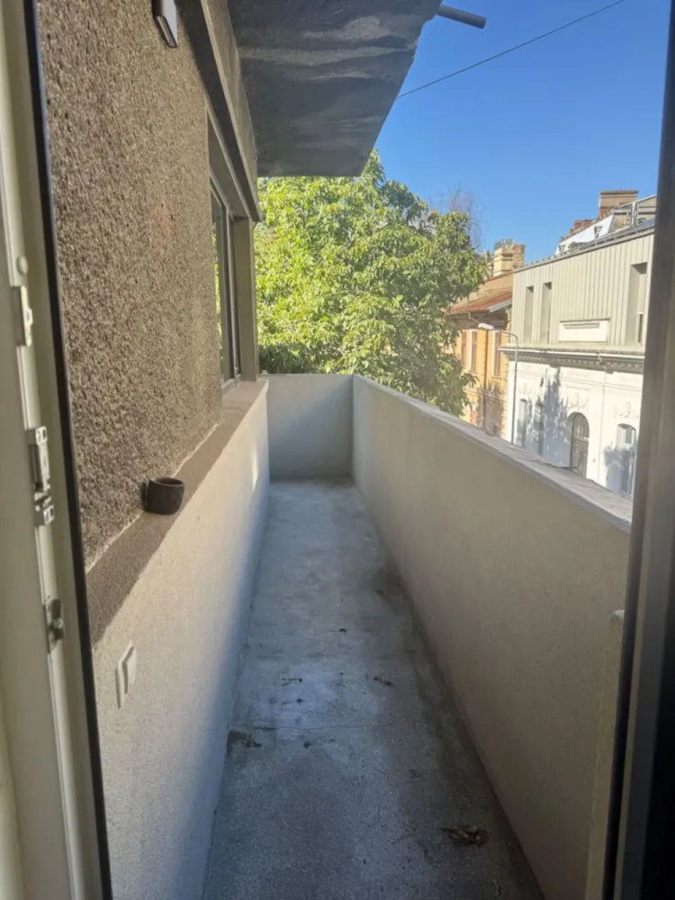 BRASADAS închiriază ap 3 cam etaj 1/3 Universitate.